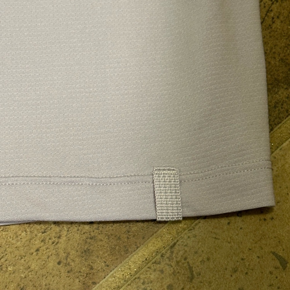 💫Lululemon Women’s Ultralight Waist-Length Tee, Light Purple, NEVER WORN! Size 4 - Picture 9 of 11